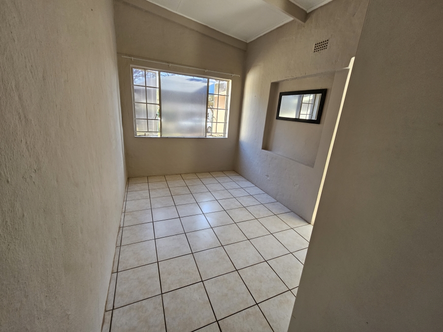 To Let 2 Bedroom Property for Rent in Flamwood North West